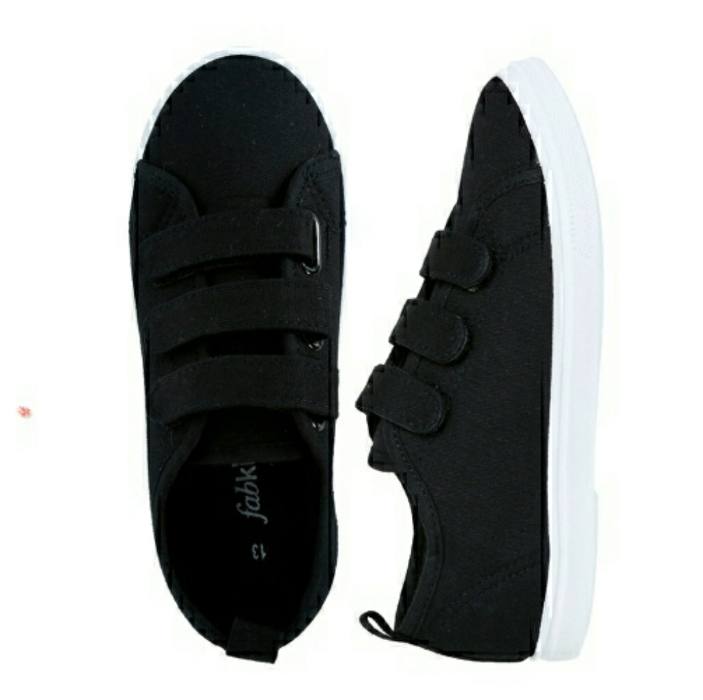 BNIB Boys Black Velcro Sneakers Size 3 Fabkids